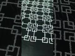 Giyim, deri, ayakkabı, şapka, eşarp ve diğer tekstil ürünleri için mücevher dağıtım makinesi