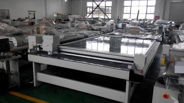 UV Yazıcı Flatbed Karton Kutu Yapma Makinesi, Halı Kesme Makinası 1230 Mm / S