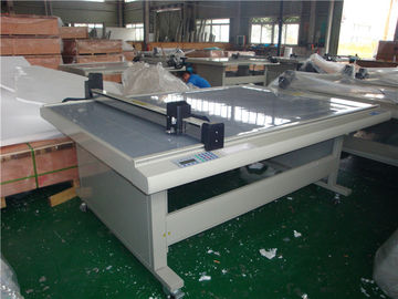 İngilizce Yazılım ile Tam Otomatik Flatbed Kesici Plotter / Board Kesici Makinesi